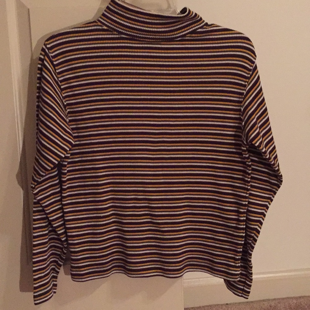 Striped long sleeve turtle neck!